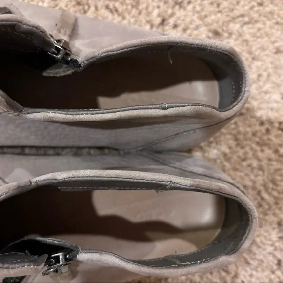 Ecco Women Soft 7 Side Zip Bootie Sneaker 8 - Picture 4 of 9